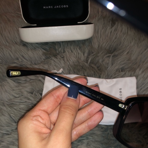 MARC JACOBS Sunglasses🖤 - Picture 6 of 7